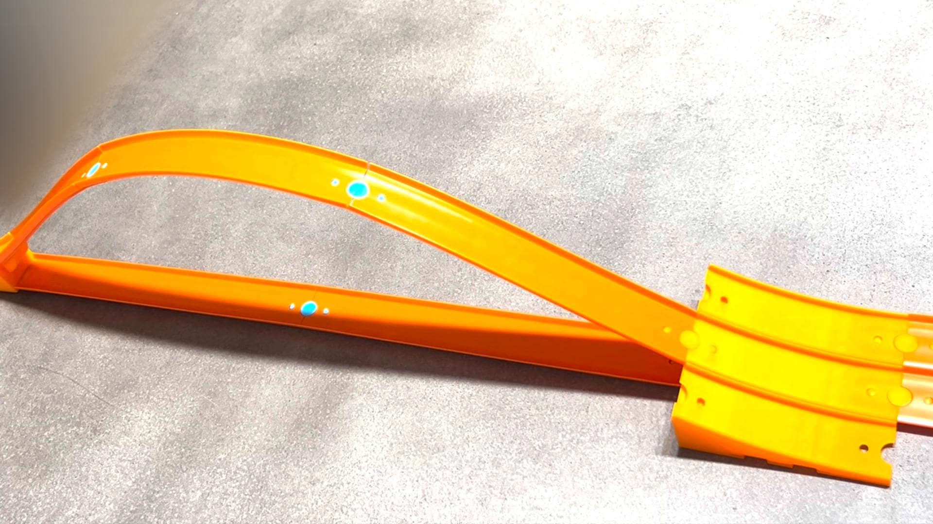 Starter Stunt Kit – Modular Track Jump, Bridge, X-Track & Multi-Lane Connectors (1:64 Scale)