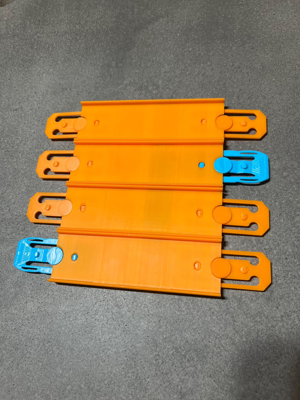 Multi-Lane Track Joiner – Modular 1:64 Scale Connector for 2–4+ Lanes Compatible with Hot Wheels® & Matchbox®