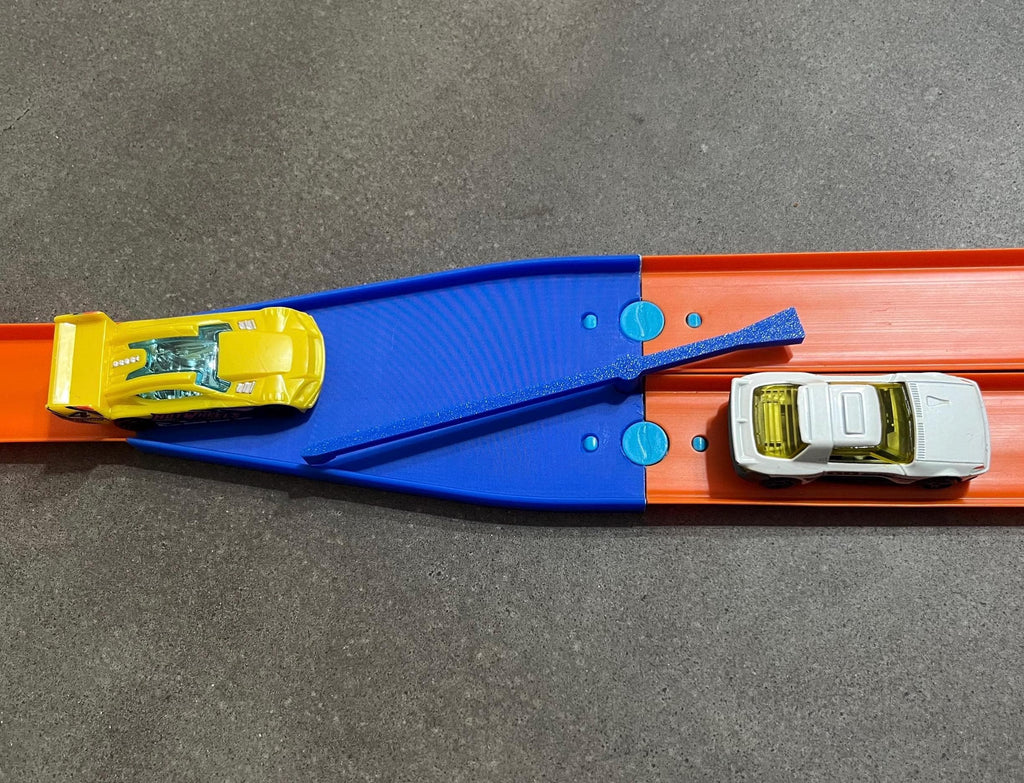 2-in-1 Y-Splitter Jump & Landing Ramp – Modular 1:64 Scale Track Piece Compatible with Hot Wheels® & Matchbox®