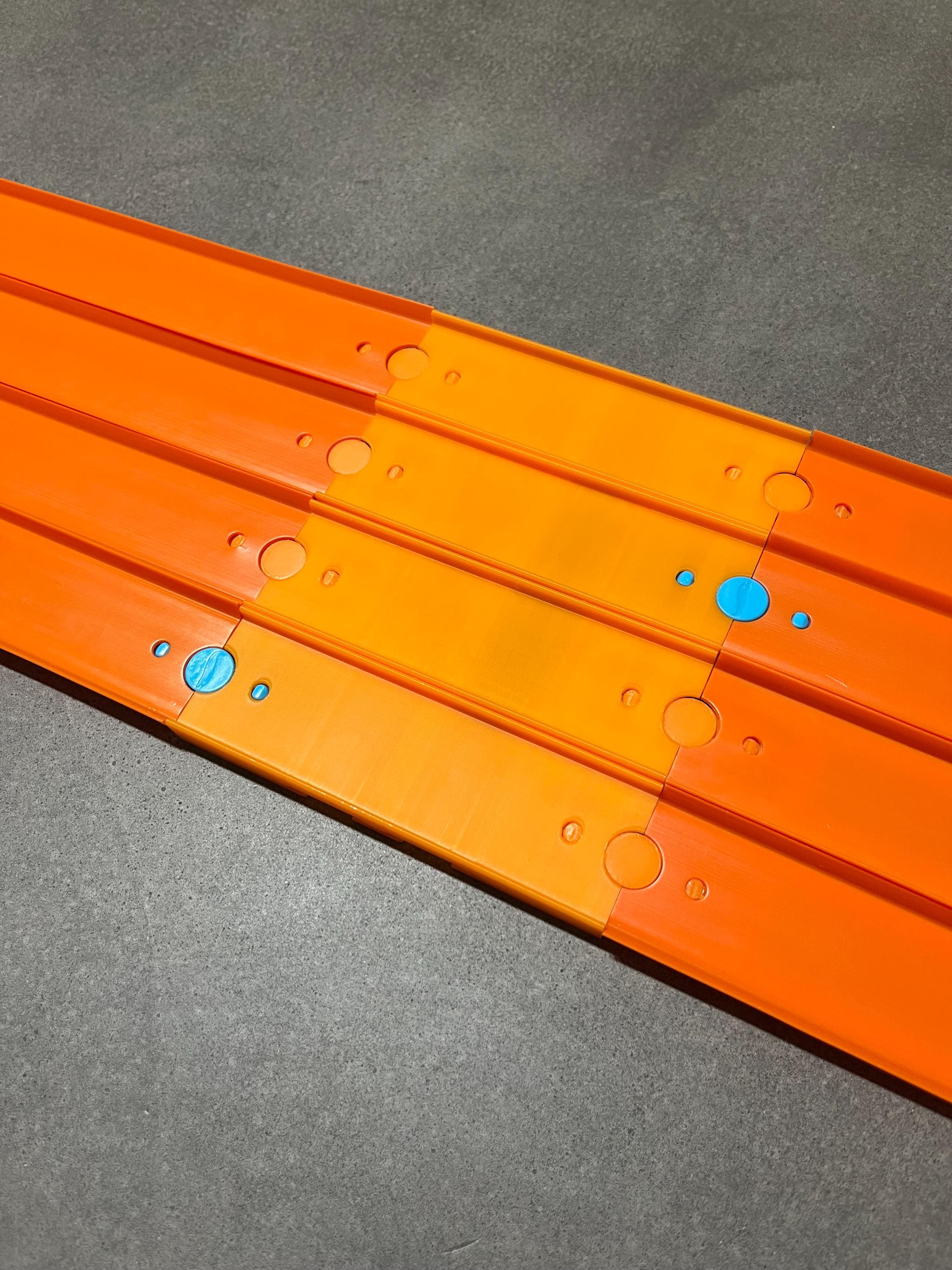 Multi-Lane Track Joiner – Modular 1:64 Scale Connector for 2–4+ Lanes Compatible with Hot Wheels® & Matchbox®