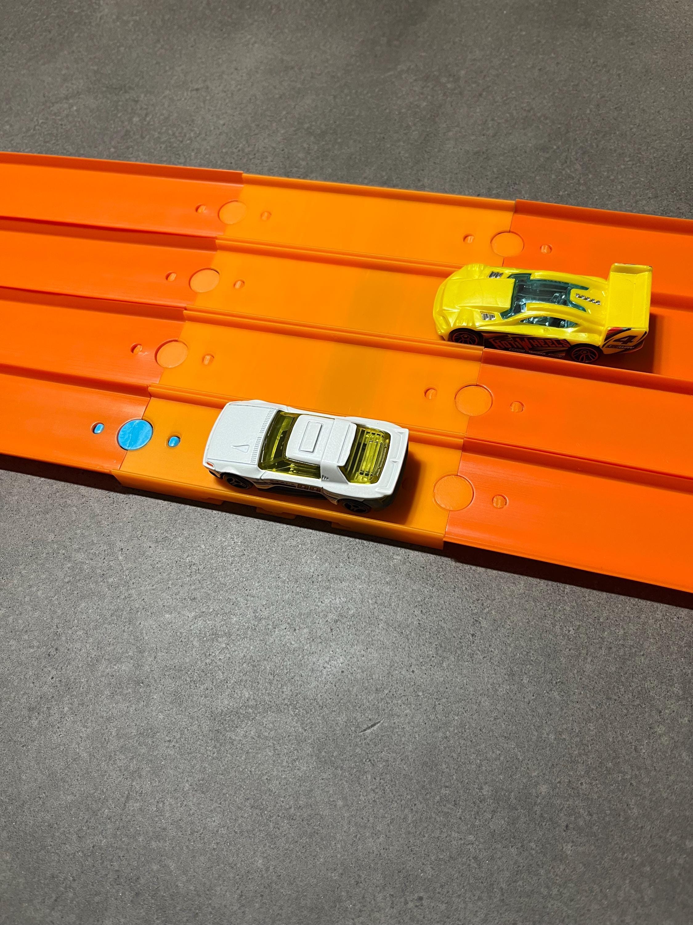 Multi-Lane Track Joiner – Modular 1:64 Scale Connector for 2–4+ Lanes Compatible with Hot Wheels® & Matchbox®