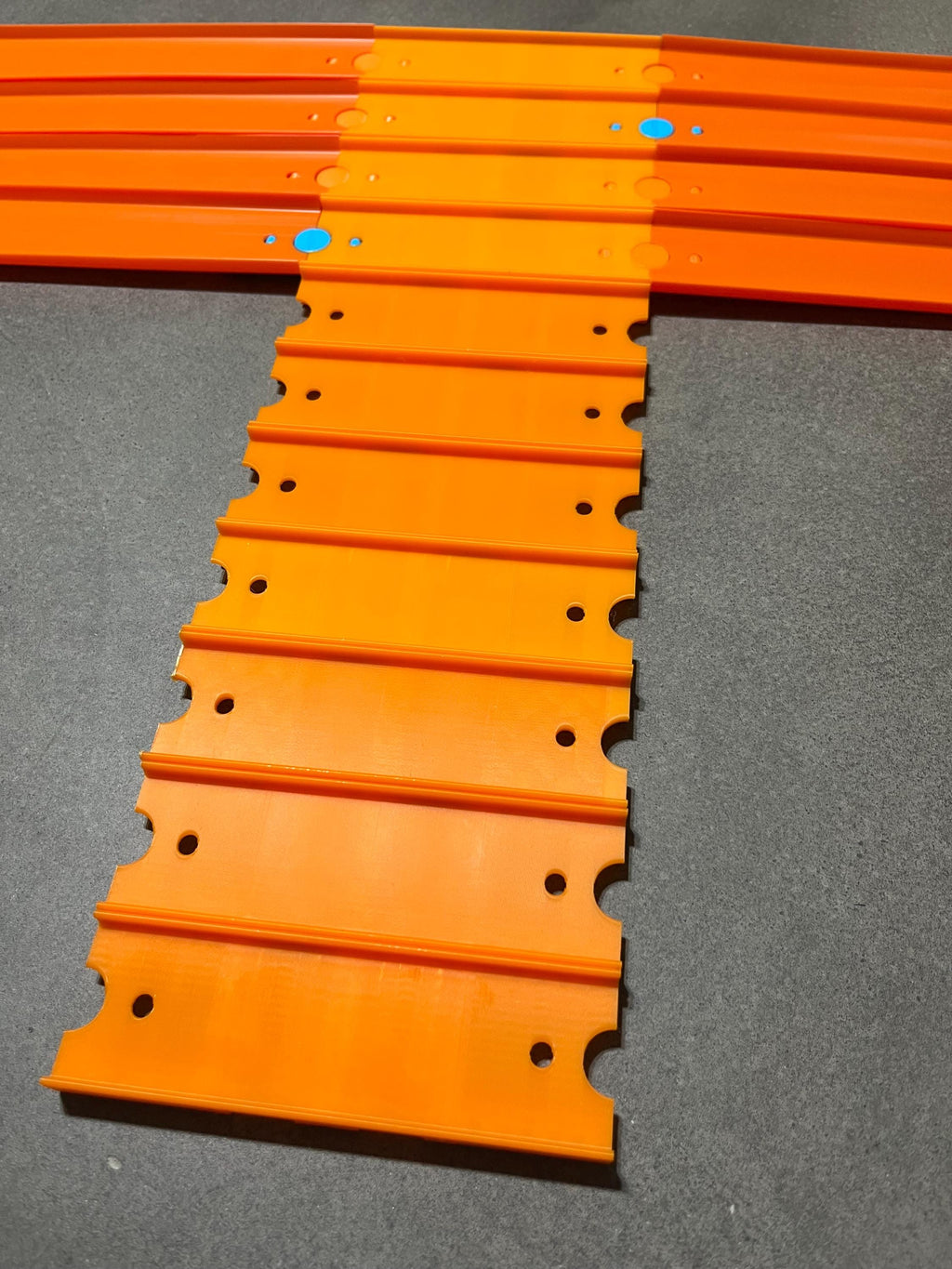 Multi-Lane Track Joiner – Modular 1:64 Scale Connector for 2–4+ Lanes Compatible with Hot Wheels® & Matchbox®