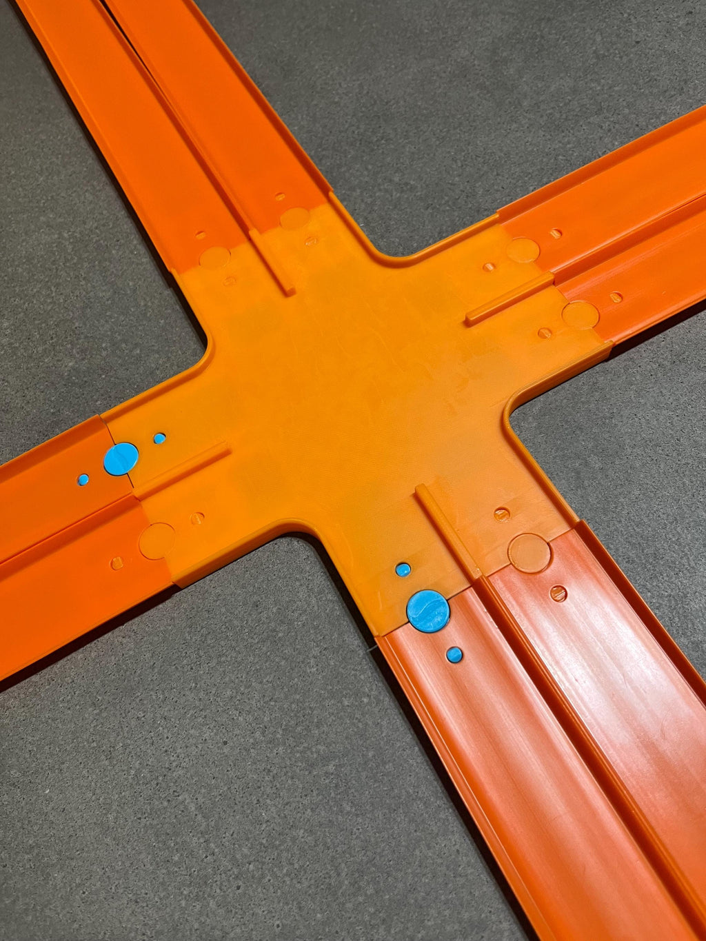 Double X Intersection – Modular 1:64 Scale Track Crossing Compatible with Hot Wheels® & Matchbox® (Monster Truck Friendly)